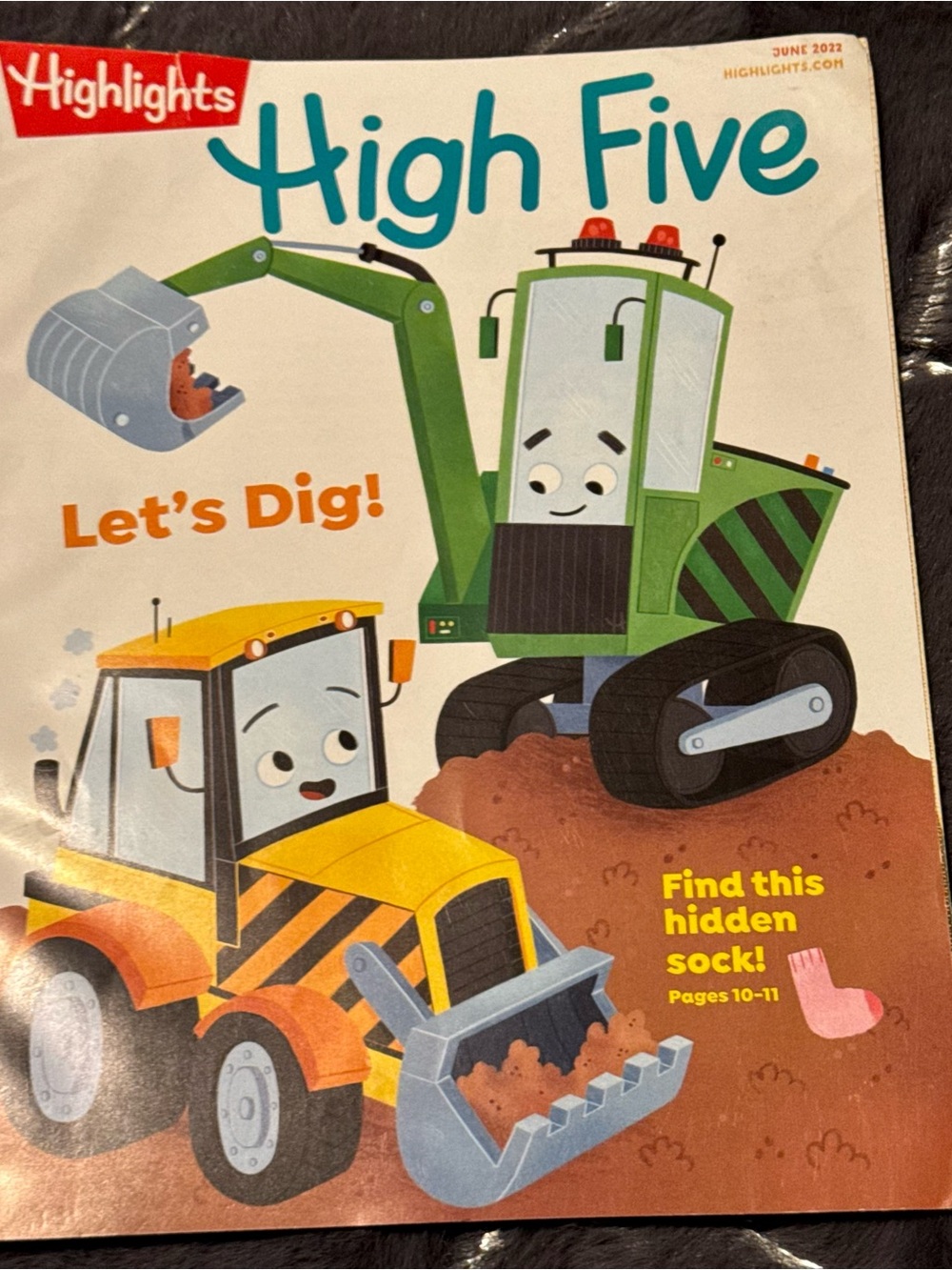 High Five Kids'‎ Activity Magazine - Let's Dig! June 2022